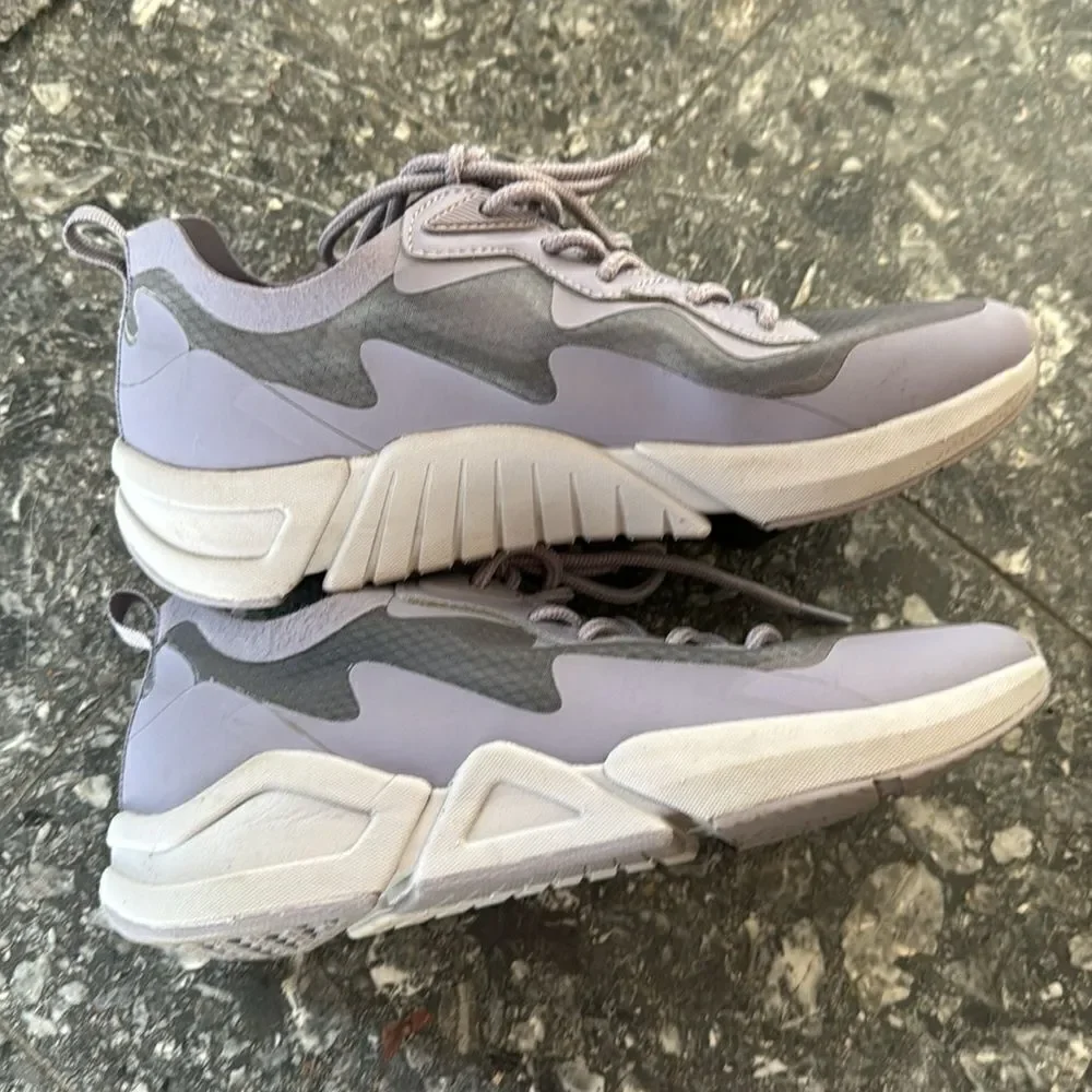 Fabletics Larchmont Performance Sneaker. Light plum. Mesh insets. Lace-up. 7.5
